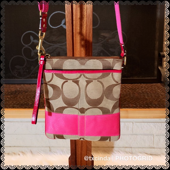Coach Handbags - COACH Swingpack Crossbody with Berry Leather